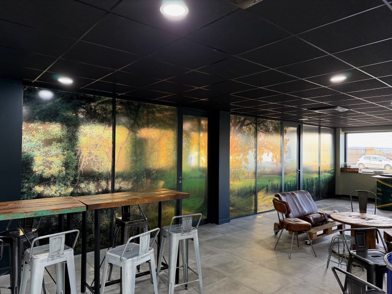 Impression et pose complète pour les nouveaux locaux de Diabolo à Chazay-d'Azergues dans le Rhône pour décorer l'ensemble de leurs bureaux