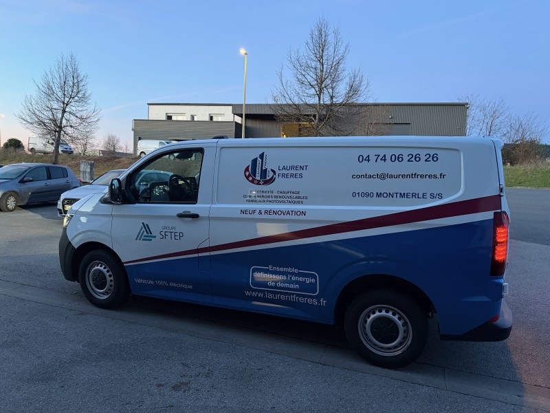 Flocage pour une flotte de véhicule à Montmerle sur Saône dans la région Rhône-Alpes