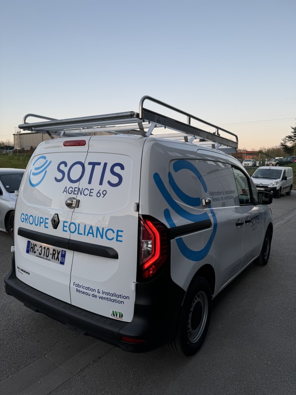 Réalisation d’un marquage commercial pour une entreprise située à Saint-genis-laval dans le département du Rhône.