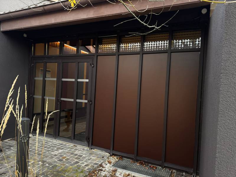 Entreprise de pose de vitrophanie dans l'Ain : réalisation pour le château de Pizay par Cover It